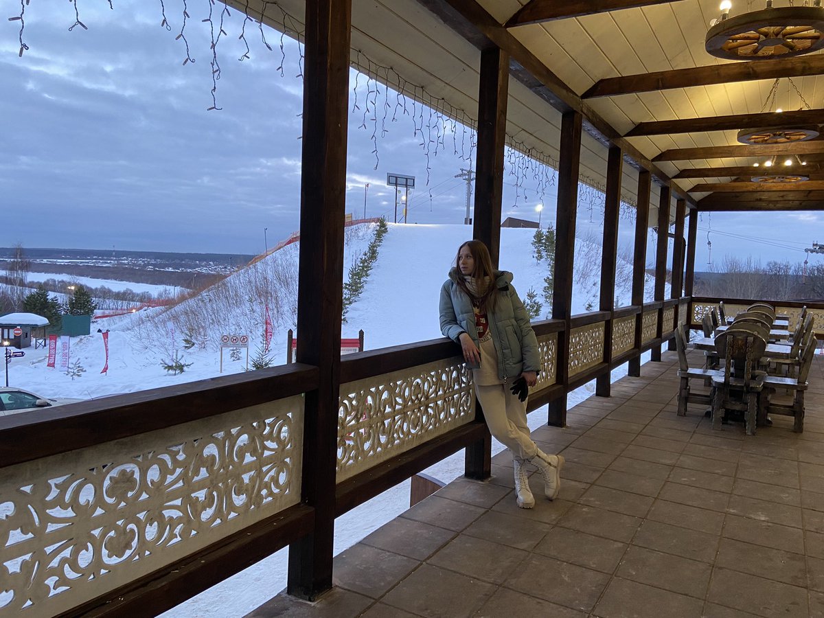 iamAlenaK's tweet photo. «Хотела на Канары, а везу тебя за МКАД» https://t.co/jt0l4l91yn