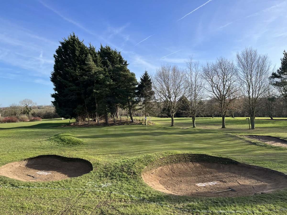 Bunker renos nearing completion! Team have worked their socks off getting a fresh edge back on all bunkers (plus some re-designs along the way). Finished the week with this in-house revetting and reshape on the 5th! Top work lads. @LouthGolfClub1