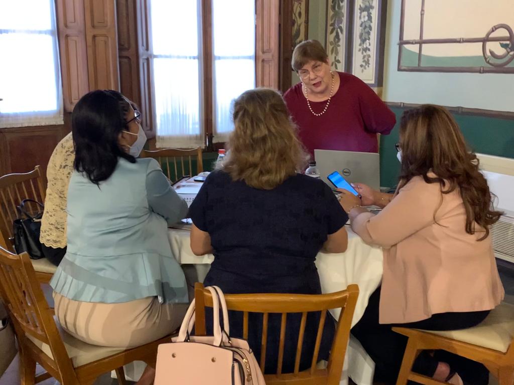 EduPy2030's tweet photo. 📝📚 Mesa de trabajo, hoy con Directores Departamentales de Educación y Especialistas Nacionales, para seguir avanzando en la elaboración de una Hoja de Ruta del proyecto #TransformaciónEducativaPy 🌱🇵🇾 https://t.co/NsOrx09Hrc
