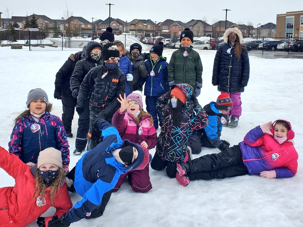 Les amis de 4e année ont célébré le Carnaval de Québec aujourd'hui! Nous avons construit le palais de glace, avons cherché Bonhomme dans les sculptures de glace, avons construit Bonhomme et avons péché sur glace! <a href="/HCDSBFrench/">HCDSBFrench</a> <a href="/stpetersmilton/">St. Peter C.E.S.</a>
