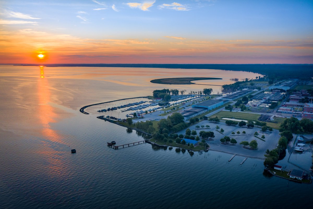 GreenBayNERR's tweet photo. Small but MIGHTY Estuaries make up 4% of the continental U.S. but are home to 40% of the population &amp; 47% of the GDP! Healthy estuaries are essential to protect against climate change. Thanks to @SenatorBaldwin and @chairmang for supporting the @GreenBayNERR 
#IHeartEstuaries https://t.co/BdY4TVXTHk