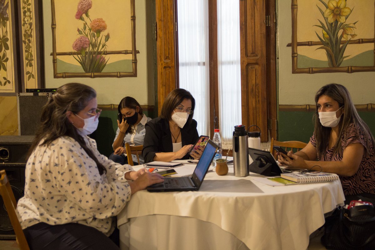 EduPy2030's tweet photo. 📝📚 Mesa de trabajo, hoy con Directores Departamentales de Educación y Especialistas Nacionales, para seguir avanzando en la elaboración de una Hoja de Ruta del proyecto #TransformaciónEducativaPy 🌱🇵🇾 https://t.co/NsOrx09Hrc