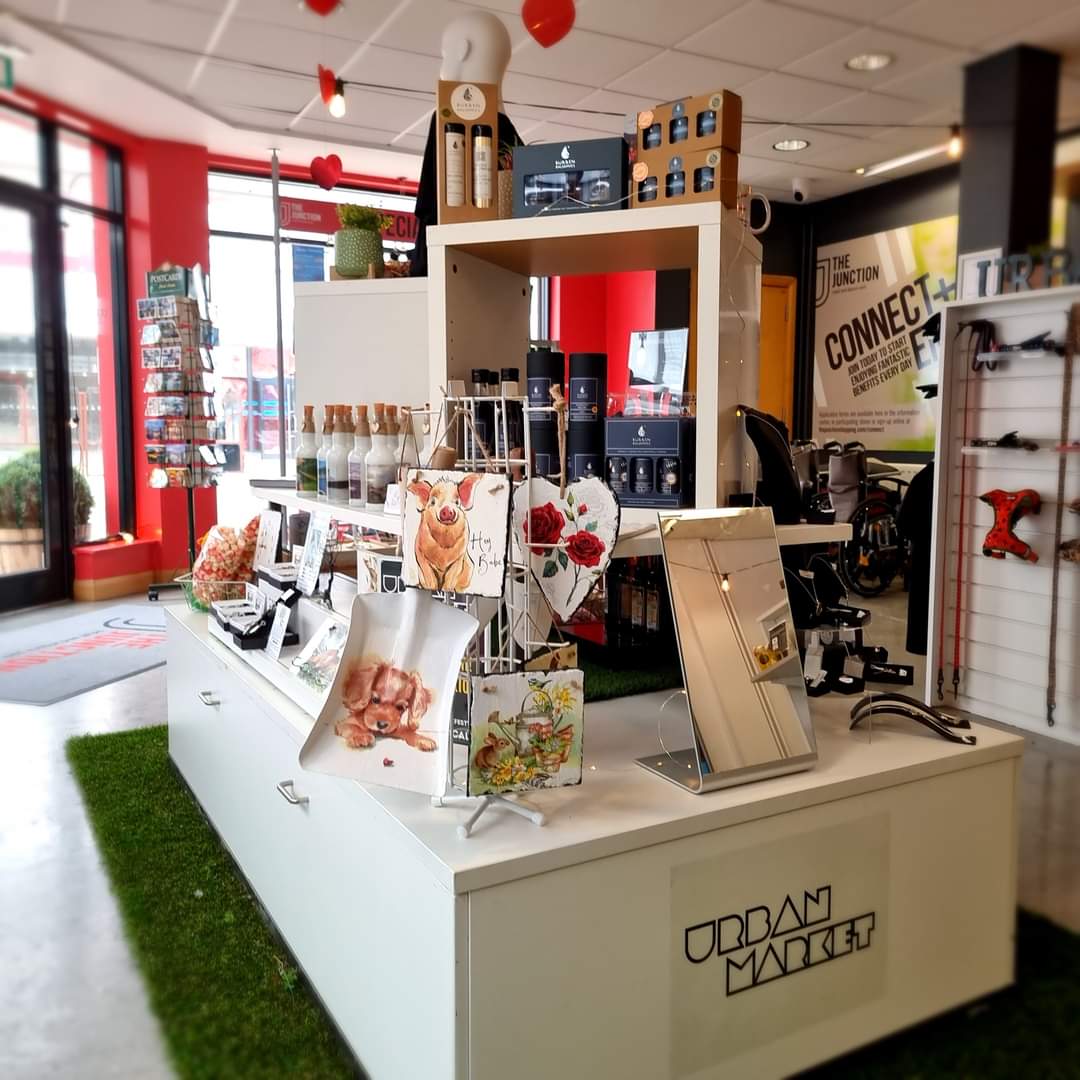 JunctionAntrim's tweet photo. 🎁 𝗚𝗶𝗳𝘁 𝗦𝗵𝗼𝗽 𝗥𝗲𝗹𝗮𝘂𝗻𝗰𝗵! 🎁

Browse an amazing range of gifts from across Northern Ireland at The Junction Visitor Information Centre!

Our friends at Urban Market are delighted to bring you the 𝗕𝗲𝘀𝘁 𝗼𝗳 𝗟𝗼𝗰𝗮𝗹. https://t.co/bnYddcQu3I