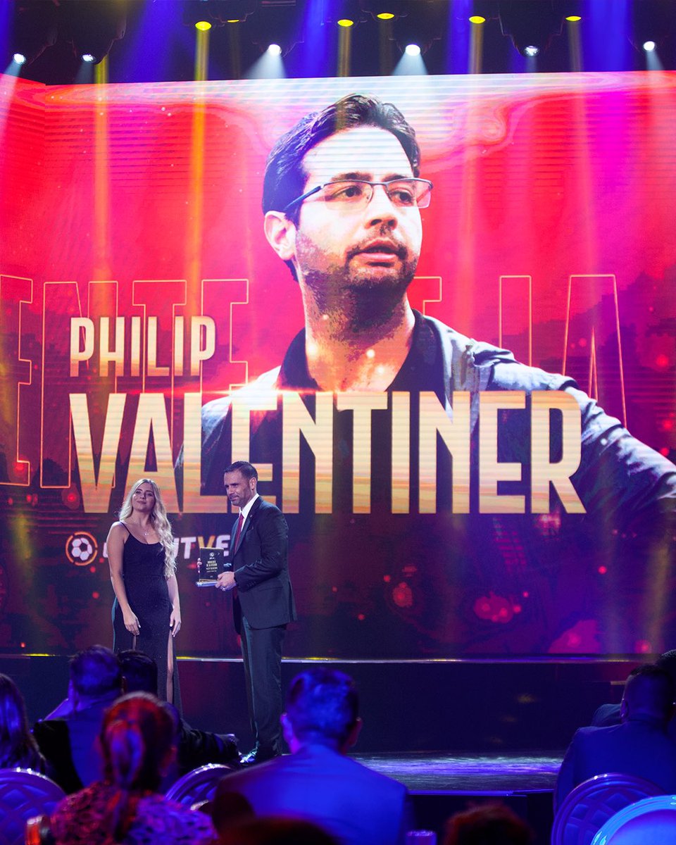 Caracas_FC's tweet image. ¡El Rojo presente en la Gala de la Liga FUTVE! 🤵🏻‍♂️🌟
⠀⠀
✅ Organización del año
✅ Dirigente de la década 
✅ Samson Akinyoola - Goleador del año 

📸 Prensa @ligafutve 

#SomosCaracas #VenezuelaEsFUTVE