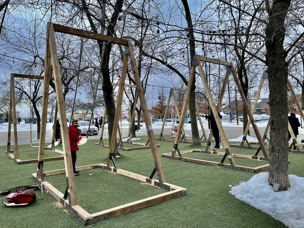 Happy Friday! Check out the spectacular new art installation at @harbourfrontcentre 

Sense light swing by Alexander Lervick of Sweden.

#SenseLightSwing #FridayVibes #PublicArt #HarbourfrontCentre #LightUp