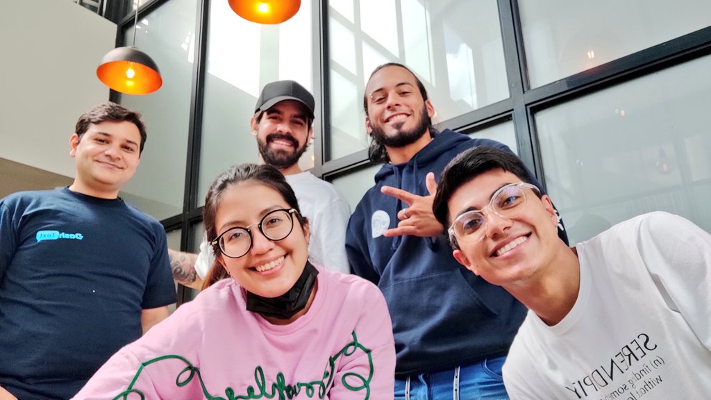 El team <a href="/dash_text/">Dash Text</a> ⚡
