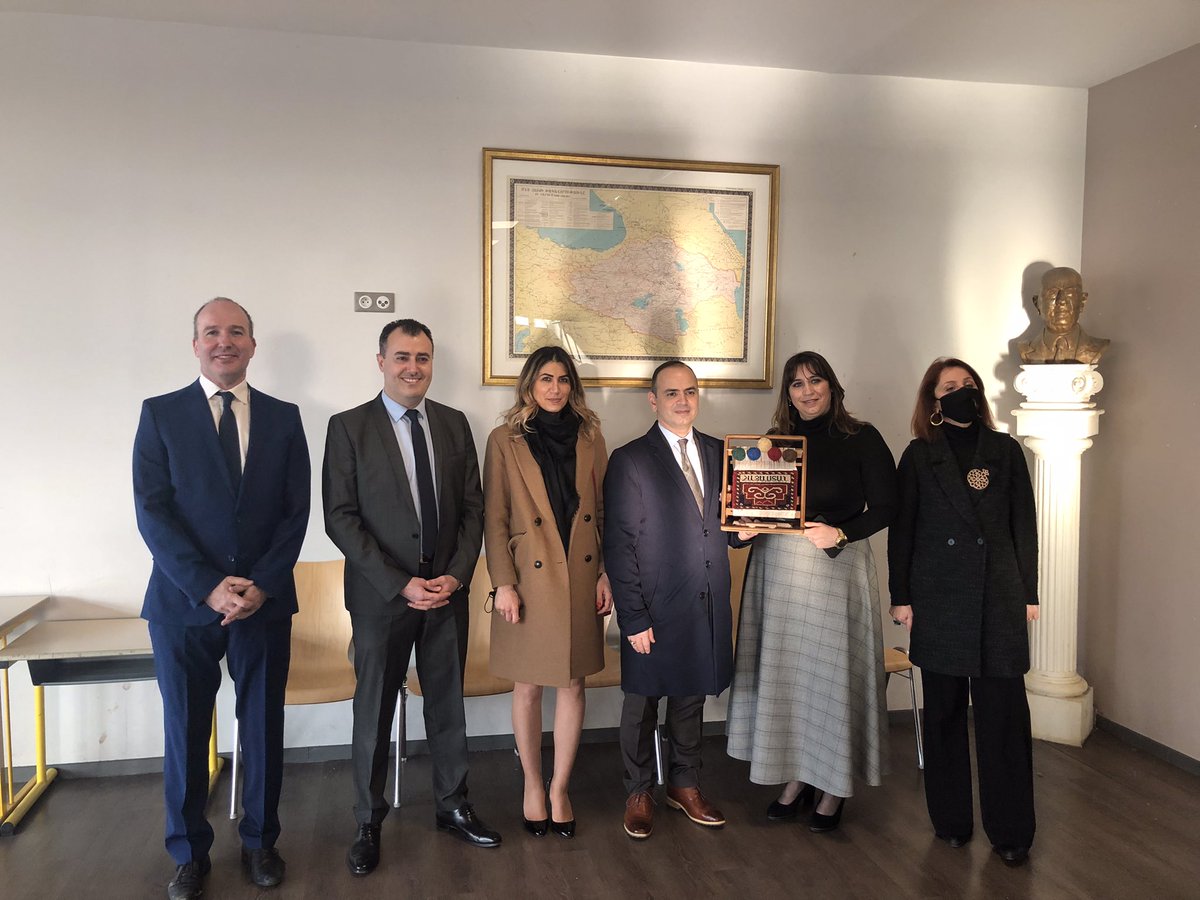 le_reaf's tweet photo. @ZabounianD et @MardiryanS  a #Alfortville pour accueillir @DiasporaGovAm @zsinanyan et lui faire découvrir le groupe scolaire Saint Mesrop Arabian https://t.co/UtKq3vOtNp