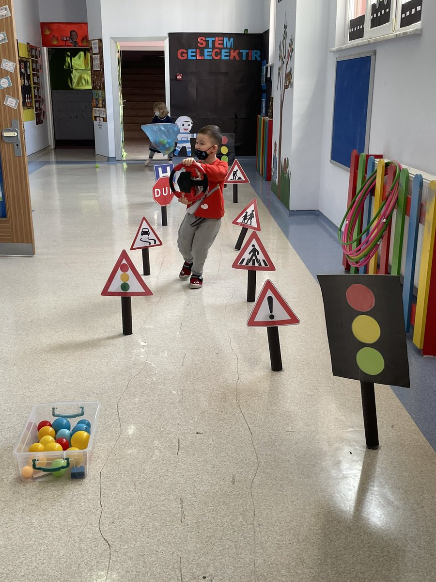 Temamız Taşıtlar kapsamında virajlı yollar oyunumuzu oynadık 💛
<a href="/omerfarukozer/">ömer faruk özer</a> <a href="/corlubk/">BK Çorlu Kampüsü</a> <a href="/isilkumyol/">Işıl Kumyol</a>