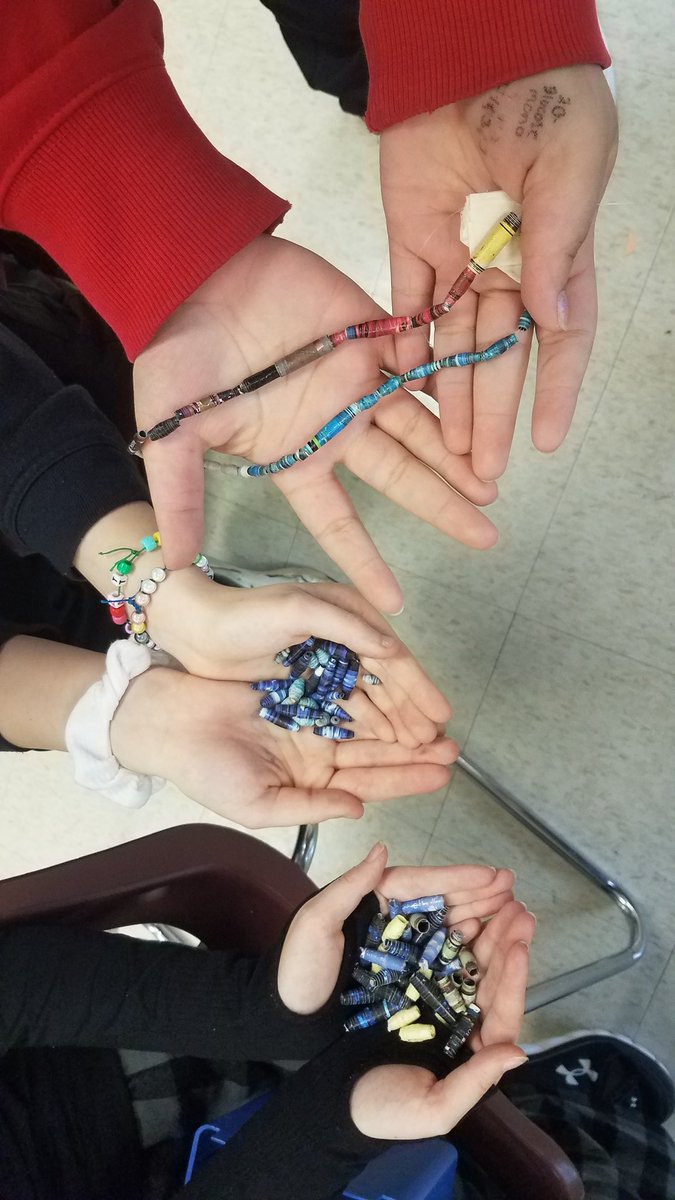 Ben2Ferg's tweet photo. 5th hour is making beautiful folk art out of paper this week #recycledart #bead4life #explodingboxes #connectedlancer https://t.co/NAFzq6ZpTd