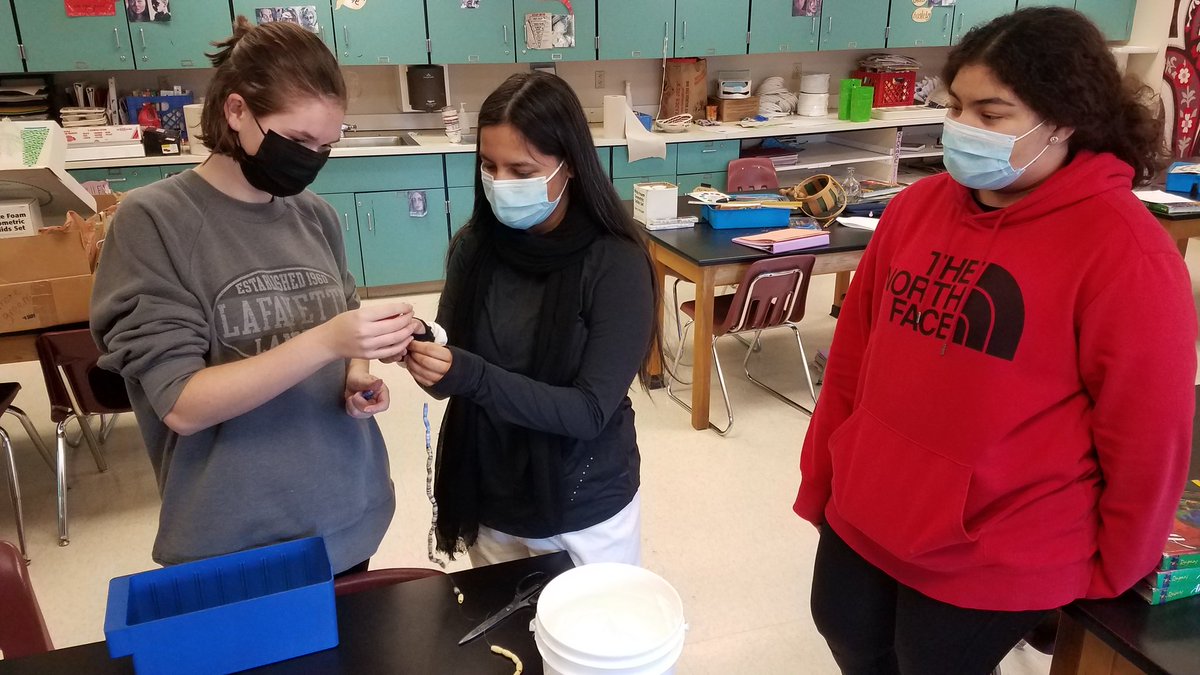 Ben2Ferg's tweet photo. 5th hour is making beautiful folk art out of paper this week #recycledart #bead4life #explodingboxes #connectedlancer https://t.co/NAFzq6ZpTd