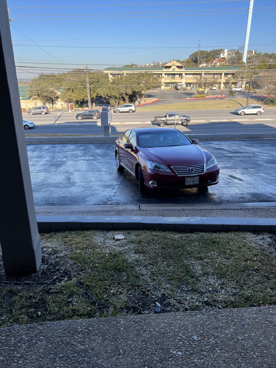 ryan_ernst's tweet photo. A twofer today in #profilesinparkingexcellence https://t.co/Iikb4aDQD0