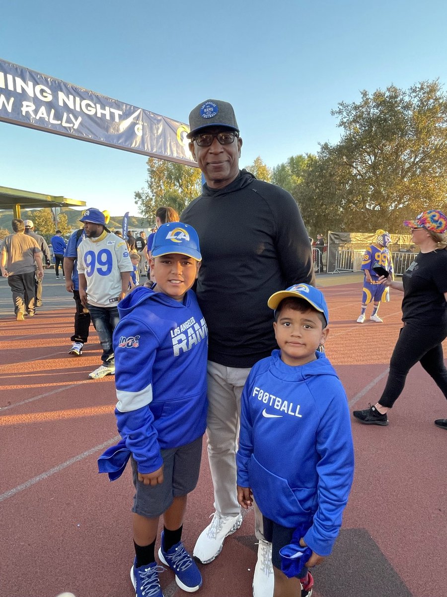 bubbledot143's tweet photo. @EricDickerson 🙌🏽 https://t.co/CYI6D0RJlF
