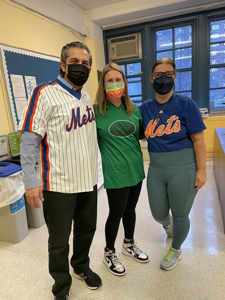 Who’s your favorite team? #LGM 🙌🏽