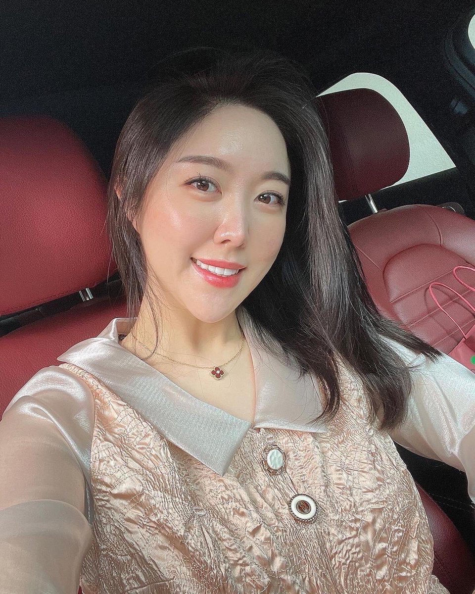 JLie7878's tweet photo. not going anywhere, just go out to eat and go home 😊 #beautiful #eat #florida #pretty #shopping #friend #food #woman https://t.co/UWdHCxOfD7