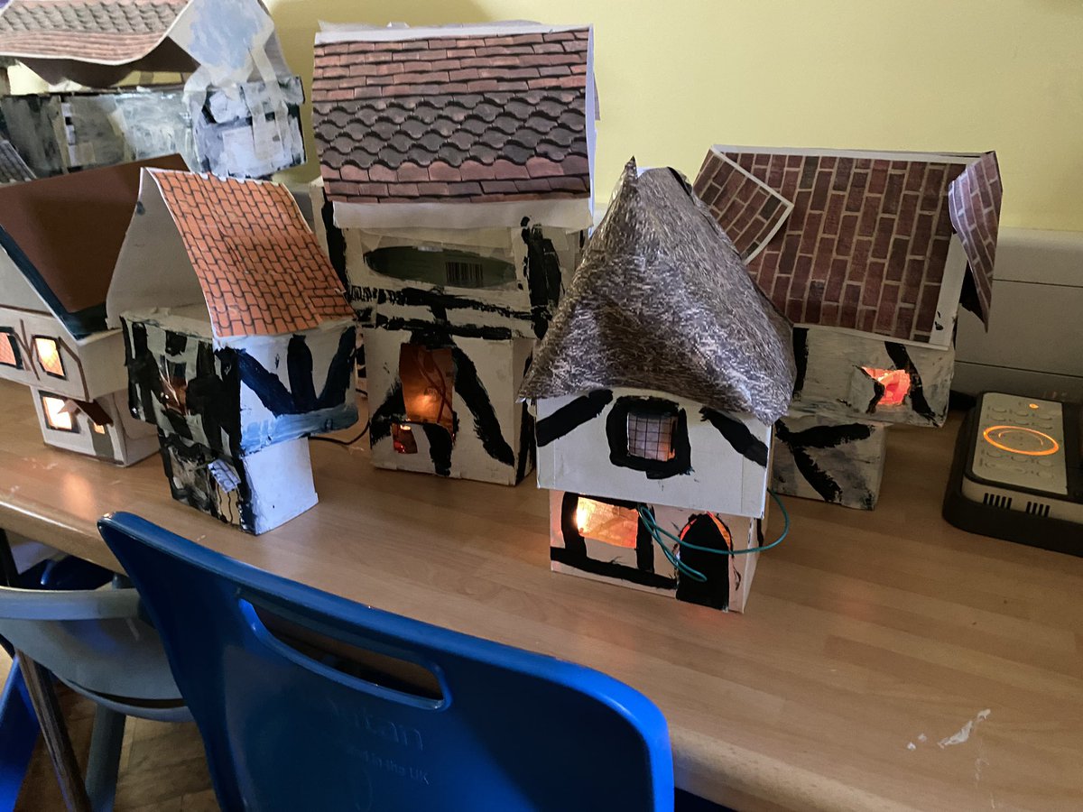 Apple class, you are amazing. I am loving the Tudor houses! <a href="/GreenwaysPri/">Greenways Primary</a> #DT #Science #History
