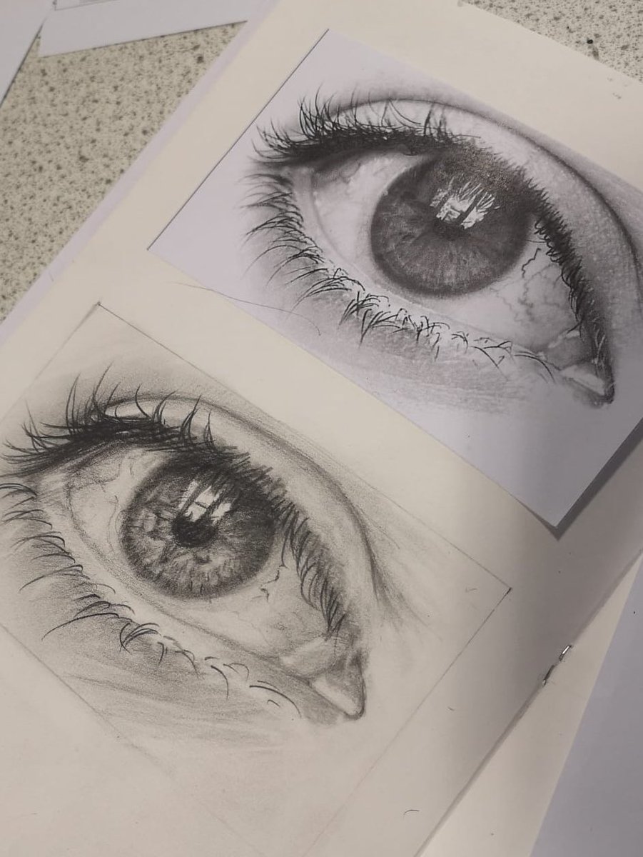art_orchardmead's tweet photo. Another wonderful drawing from one of our talented Year 9 students. Can you tell which is the photograph and which is the drawing? @Orchard_Year9 #beautiful #omaartists #realistic https://t.co/fzRCbpM8sC