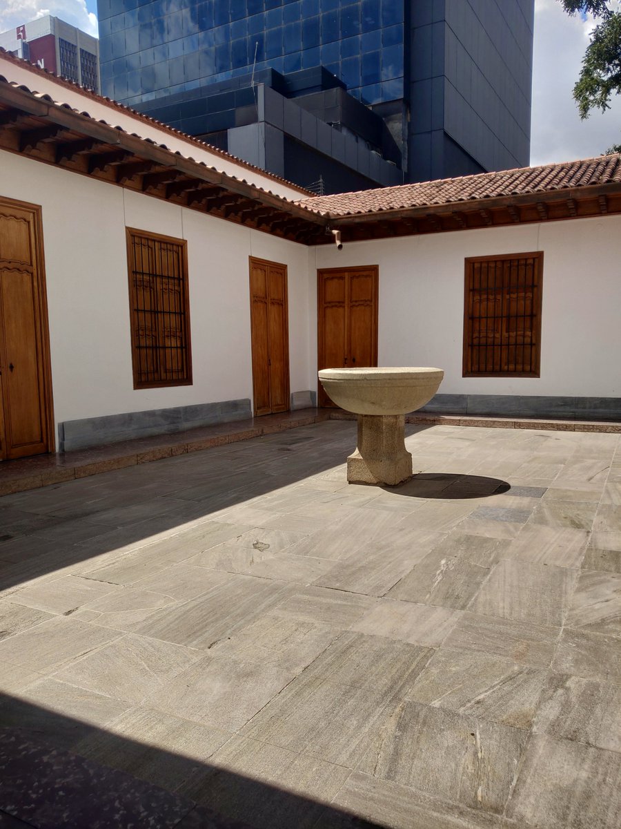 JoseVargas1786's tweet photo. @casylemag Todo el piso de la casa fue "actualizado"  al igual que su fachada 🥴 https://t.co/UvBX6X1iZu