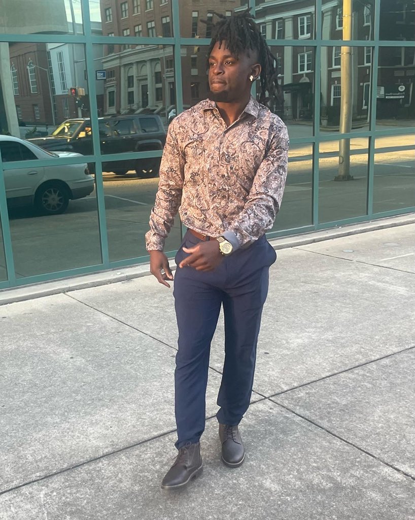 starkes_dedrick's tweet photo. “Im just a youngin out the trenches trying to achieve his Goals!!! Never let my obstacles detour me from my goals!!💸💰🌟#STR8OUTTHEMUD🦍 https://t.co/Pid14flHeu