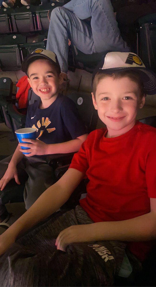 alexandria__'s tweet photo. #pacersgamenight 🏀🏀 https://t.co/dfrFgxNpOu