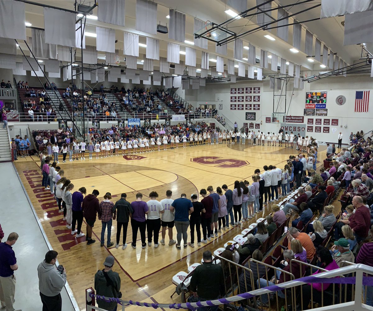 Players &amp; fans from White County and Cumberland County gather to pray for Braydyn Taylor following the girls game 🏀💜

@LadyJetsBB <a href="/WCHS_Media/">Warrior Media</a> <a href="/Coachdodgen/">Michael Dodgen</a> <a href="/_MaroonManiacs/">MAROON MANIACS</a>