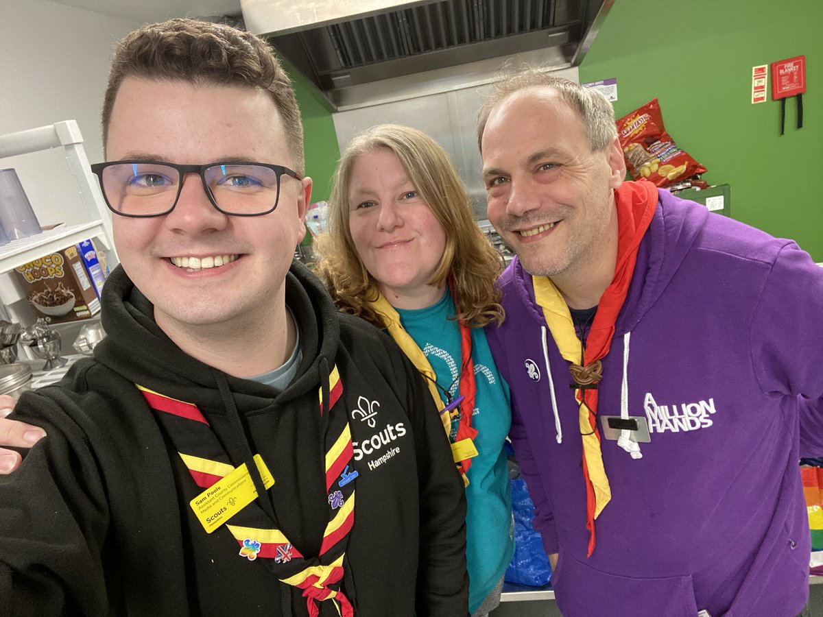 SamPooleScouts's tweet photo. It’s SO good being back with this brilliant team of volunteers leading this weekend’s #ScoutsSpeakUp! 

We’ve got an enthusiastic group of young people from @HampshireScouts  keen to learn about telling their Scout stories on radio, TV, in the paper and online! 👍🏼♥️ https://t.co/fSctCElmip