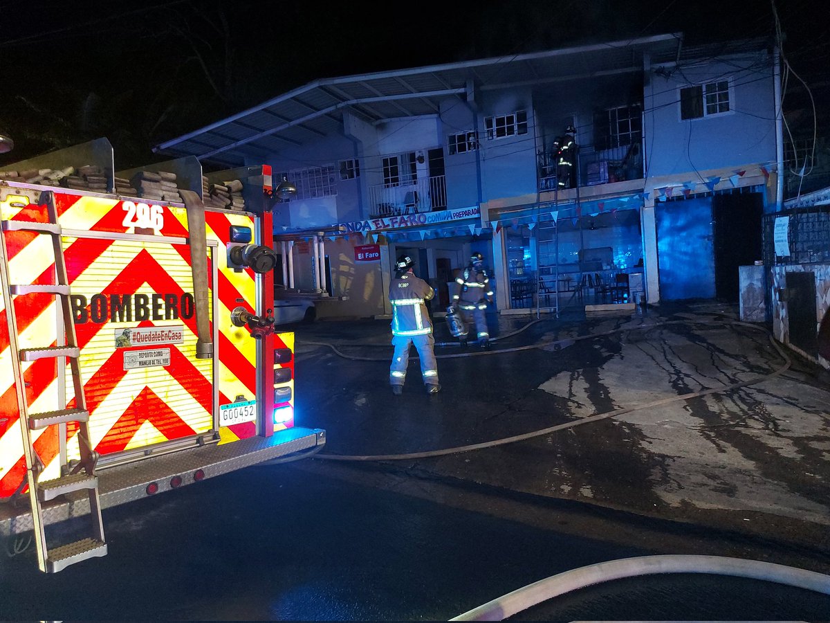 BCBRP's tweet photo. #AEstaHora | Atendemos incendio en edificio ubicado en Calle 15, Pueblo Nuevo. Estaciones de Carrasquilla, San Miguelito y Calidonia atienden. https://t.co/OipmUqk9b6