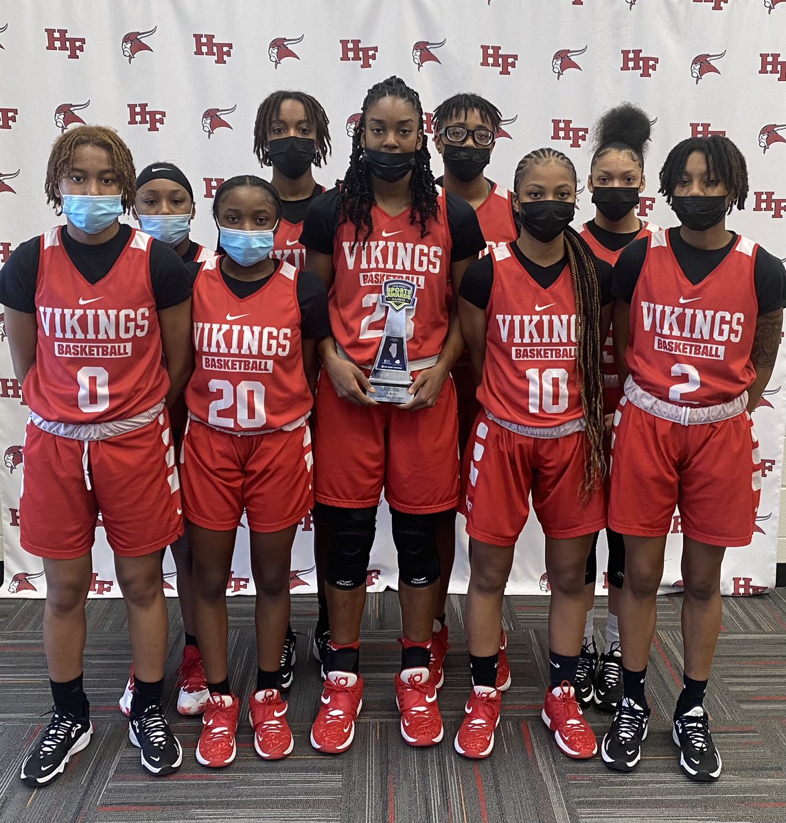 HF_GirlsBball's tweet photo. Big shout out to Alyssa Latham @DLyss32 who was recognized by The USA Today Network as the Illinois Rising Star of the Year. Congratulations to you and your teammates on this outstanding accomplishment! #usatodaynetwork #nike @ssuburbanhoops @TBaranek https://t.co/NjST2pdhiQ