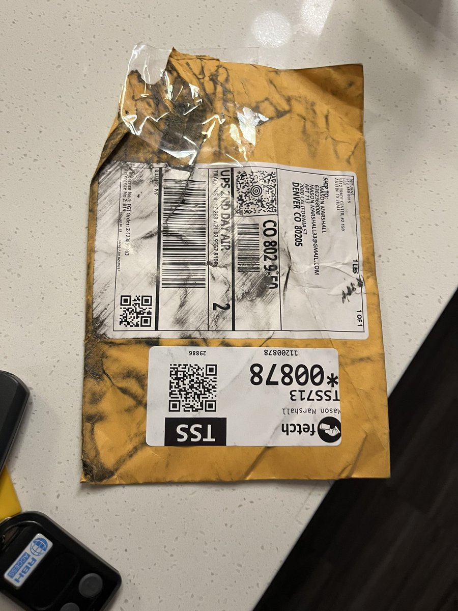 masonm39's tweet photo. @UPS my package was delivered that was opened and taped shut. It is missing the contents. What do I do? https://t.co/3mBgjssIQP
