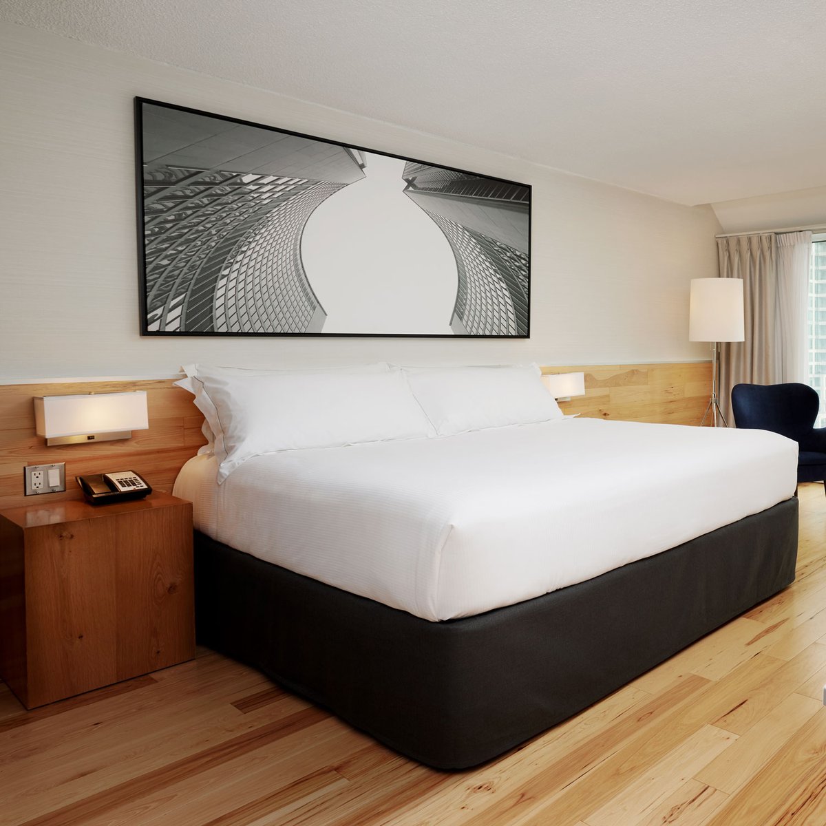 radissonbluTO's tweet photo. It's the perfect time to explore the Harbourfront and Downtown Toronto - Take advantage of Ontario's new Staycation Tax Credit and claim up to $2,000 in accommodation expenses on your 2022 tax return!

Learn more (and book your next staycation)
https://t.co/CT7ZPpBiST https://t.co/Z5YtwZMFkk