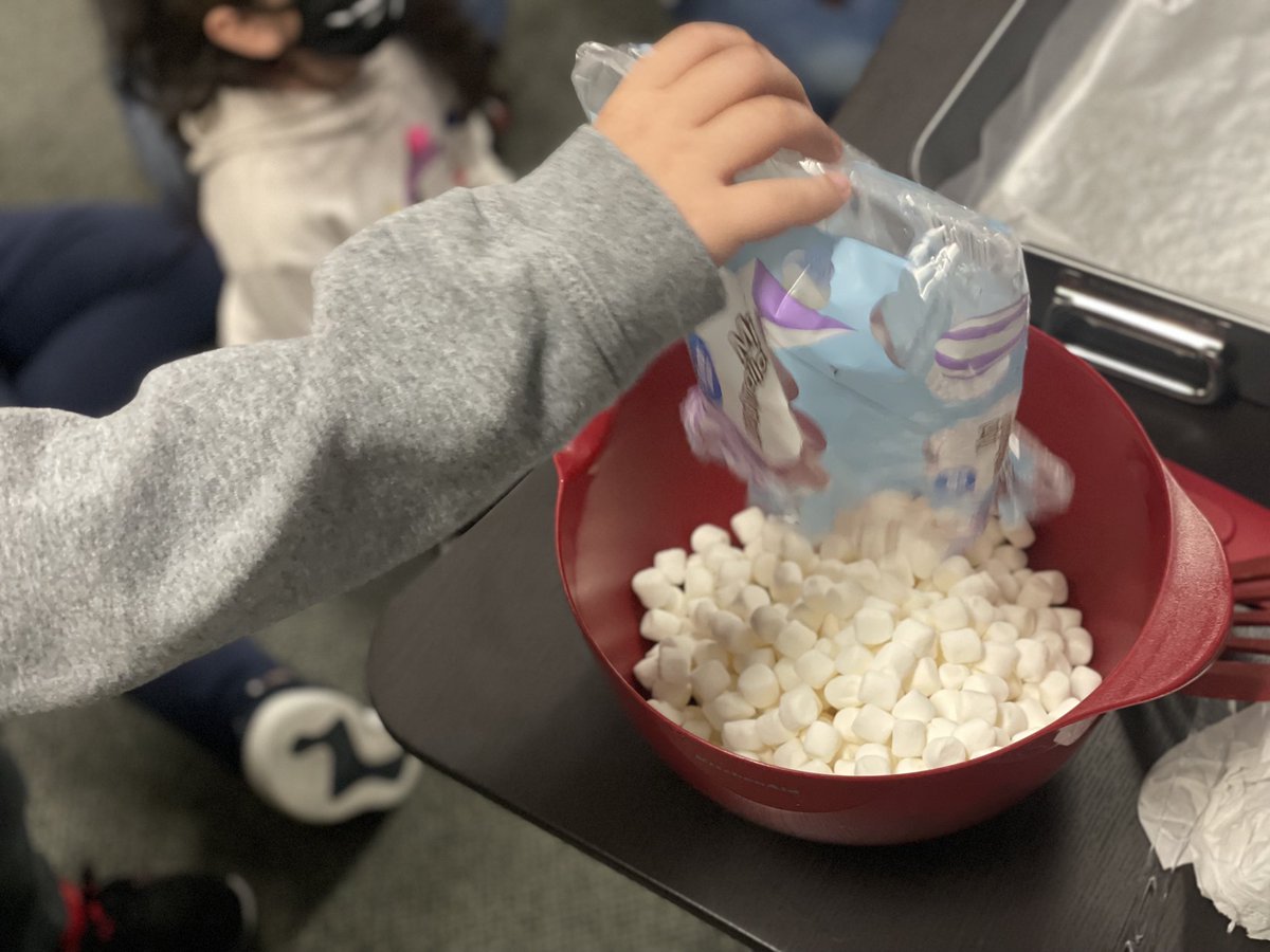 MrsDanielO's tweet photo. Fun Fridays are our fav! We made crispy rice treats to enhance fraction learning. Bonus: seeing how adding heat doesn’t always melt stuff (marshmallows expand)! We also saw chrysalises shake like crazy!#ThompsonIsExcellence #CFBISDmath #2ndGrade ⁦⁦⁦⁦@christy_clain⁩ https://t.co/PadHvLhpI4