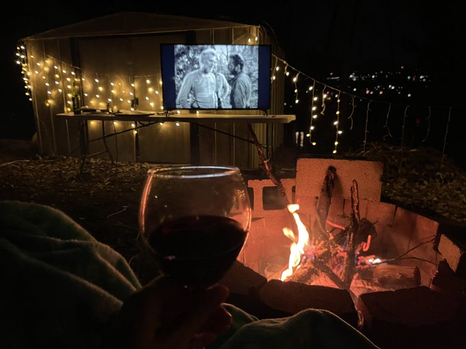 Backyard movie night ❤️ https://t.co/nhOrNAKfdH