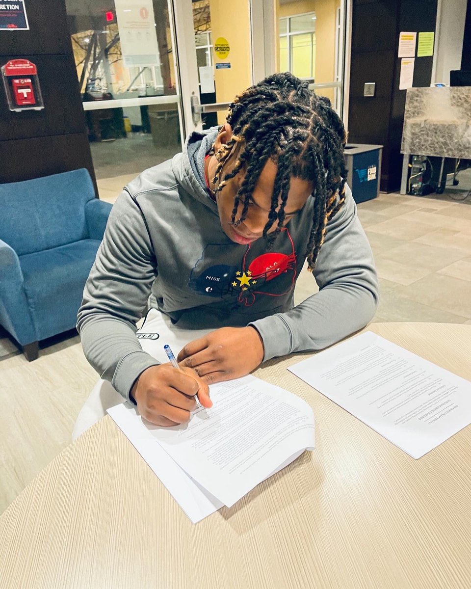 quinshon_'s tweet photo. So excited to announce my partnership with the Grove Collective!! Let’s goo❤️💙 https://t.co/SXnNpPft2l