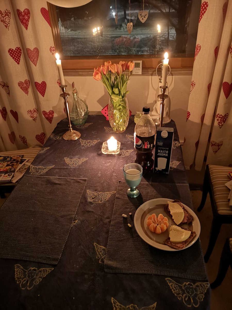 JuhaTenhonen's tweet photo. Oli #kuningasidea vetästä liki 4 tunnin torkut illalla 🤷♂️🤦♂️. Voi luoja ku ihmisen elämän pitää olla sekasi 🤷♂️🤦♂️
#yöpala #ainanälkäjakokoajanjano #hyväruokaparempimieli #ehkätäätästä #jaksaajaksaa https://t.co/5thMeoHTjQ