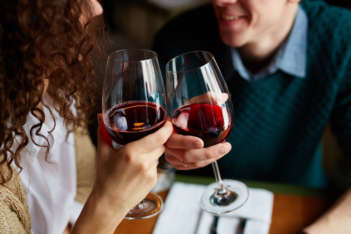 Dinakis_Grill's tweet photo. Calling all #winelovers, Dinakis has different kinds of wine that you’re going to love. We have wine that goes well with every item on our menu. Not sure what to choose? Ask your server! https://t.co/vLLCYCFQ8A