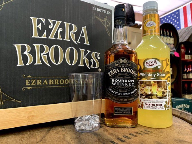 GamecockBourbon's tweet photo. GIVEAWAY: 
1 ball signed by @WilCrowe15 
1 game used bat by @ggreiner21 
1 bottle of Ezra Brooks/Whiskey sour mix from @TheDonohues 
1 bottle of WT Rare Breed from @jeremyfsmith
To enter: 
-RT this
-Follow us, @jeremyfsmith , @TheDonohues &amp; @Titos_Chicken 
-Tag 3 people below https://t.co/7kXZ3vIHvb