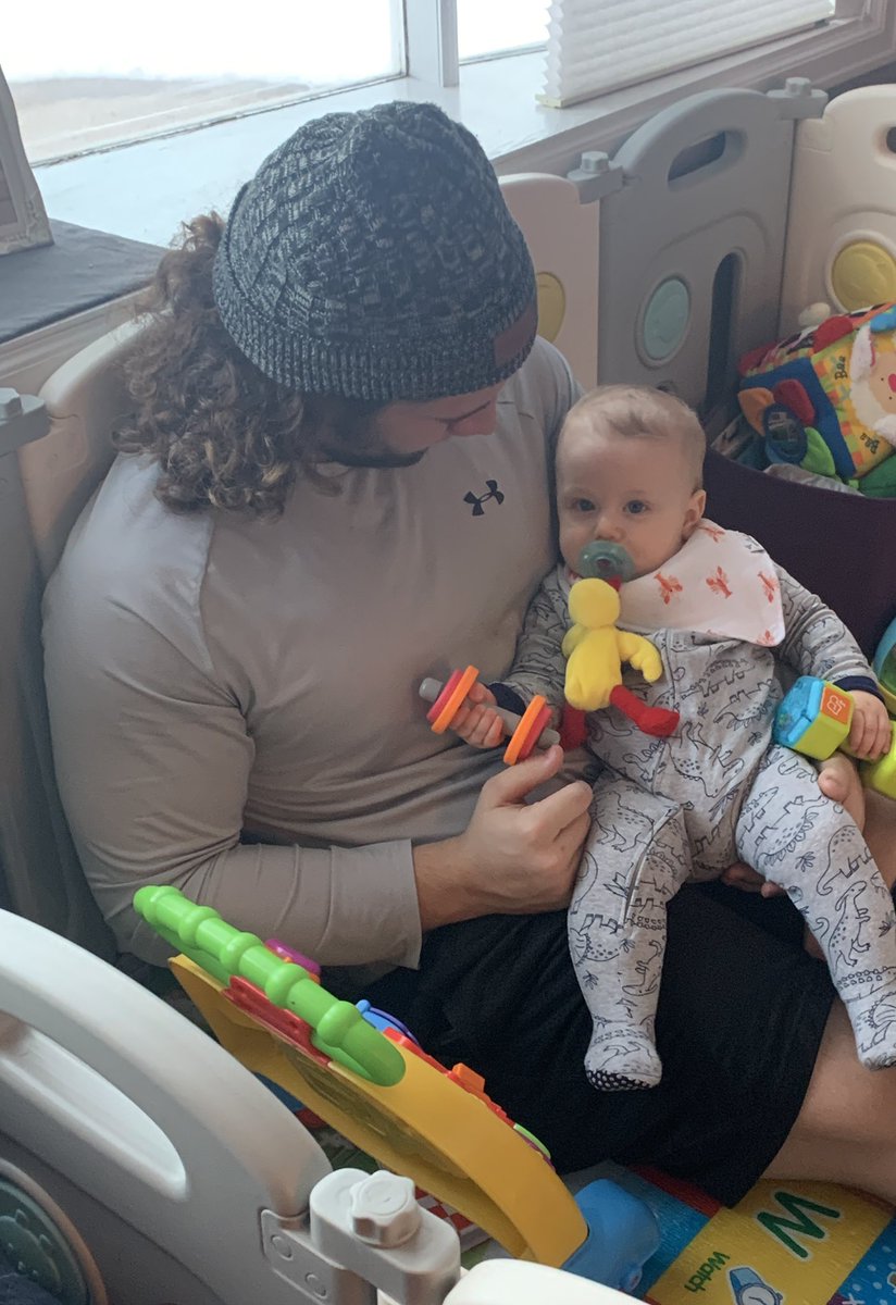 ccahill19211's tweet photo. Our favorite Truman Bulldog surprised us with a visit today! Nephew Brooks starting his workouts early with Uncle Mitchell! 💜🏈🐶@MitchellGore_34 https://t.co/u4pM94zeyT