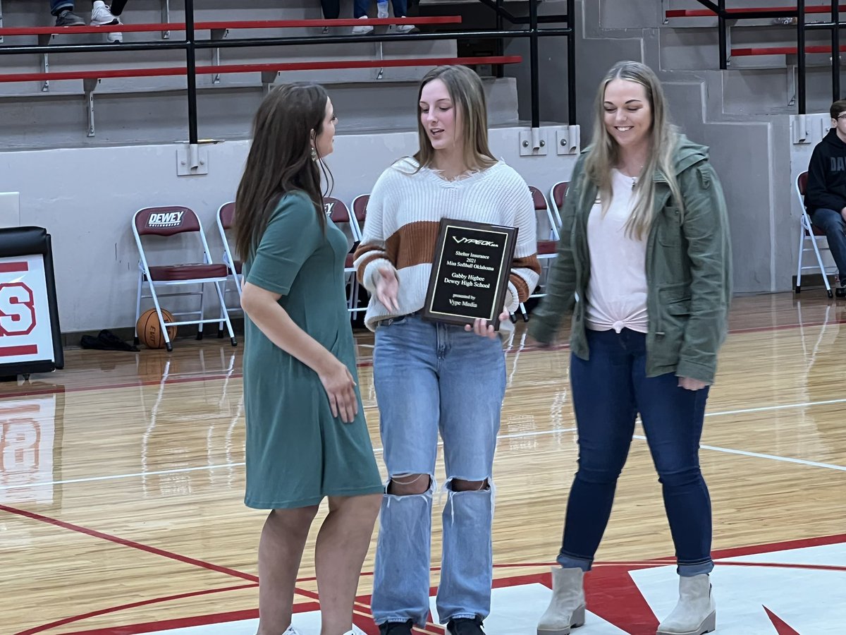 tlruble22's tweet photo. 2021 Shelter Insurance/Vype Magazine Miss Softball Gabby Higbee. We are proud of this young lady. Congratulations Gabby!!! https://t.co/wCoTzU9Crt
