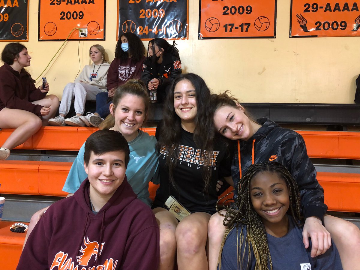 GirlsBBMVHS's tweet photo. Varsity Girls out supporting our guys!!  Let’s go!!  @PantherSportsMV @HighSchoolMV https://t.co/cEXouGXzfR