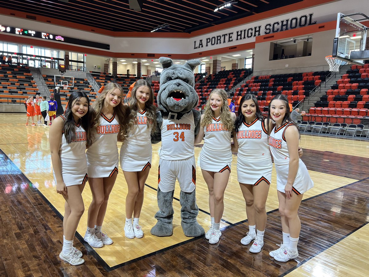 LaPorteHScheer's tweet photo. Did someone say the wizards were in town? Excited to support the amazing @lpisdef and @lpisd 🧡🖤 #LPgreatthings #LPHScheer #HarlemWizards https://t.co/7gtcPxcWVt