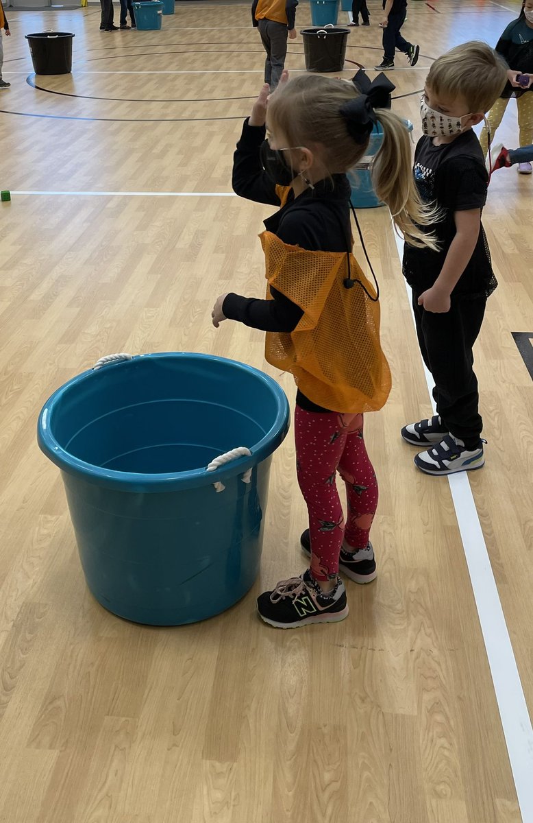 Check out these awesome Kinder Turtles! So much learning happening! They are working hard on their underhand throw, stepping in opposition, hand eye coordination, working with a partner, taking turns, and cheering each other on! 💙💚🧡🐢<a href="/SouthLakesEl1/">South Lakes Elementary</a>