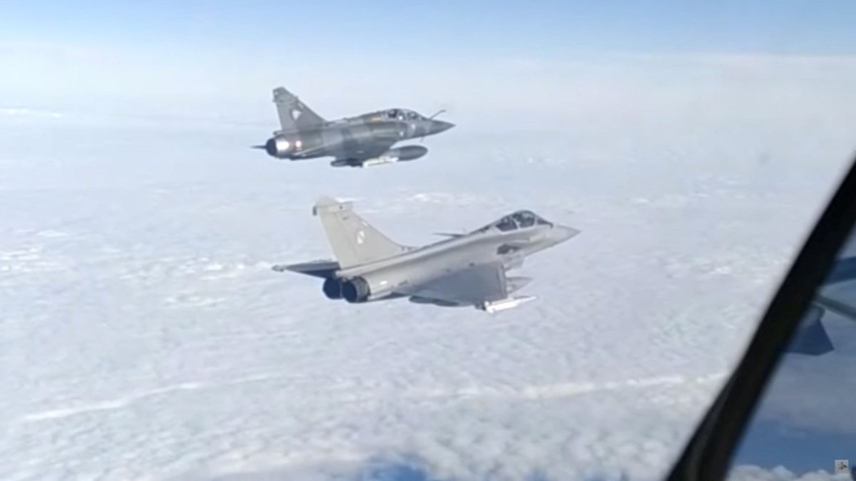 российский истребитель сопроводил