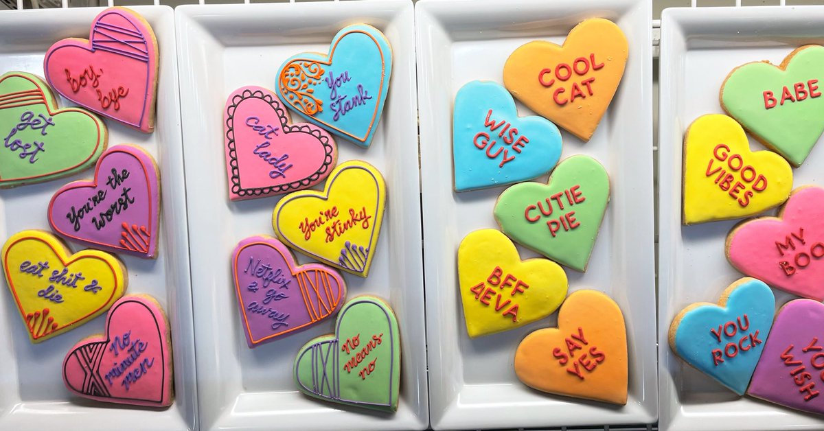 GeorgesIceCream's tweet photo. Valentine’s Day and anti Valentine’s cookies available at George’s! ❤️💔 https://t.co/38WGqeQi0g