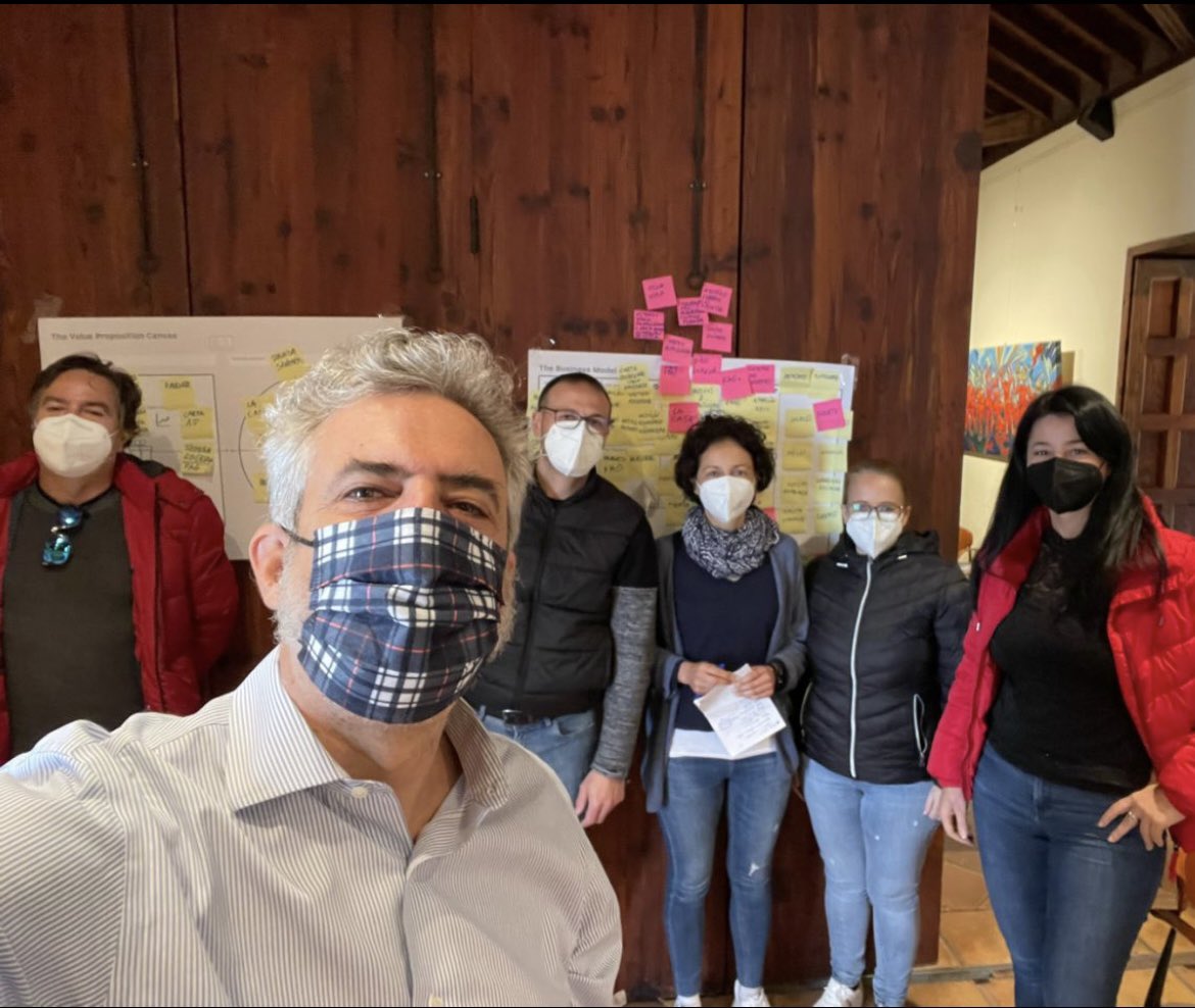 Trabajando en nuevos proyectos de mejora de la Casa 💪🏽💪🏽 

#canvas #equipo #proyectos #casadelvinotenerife