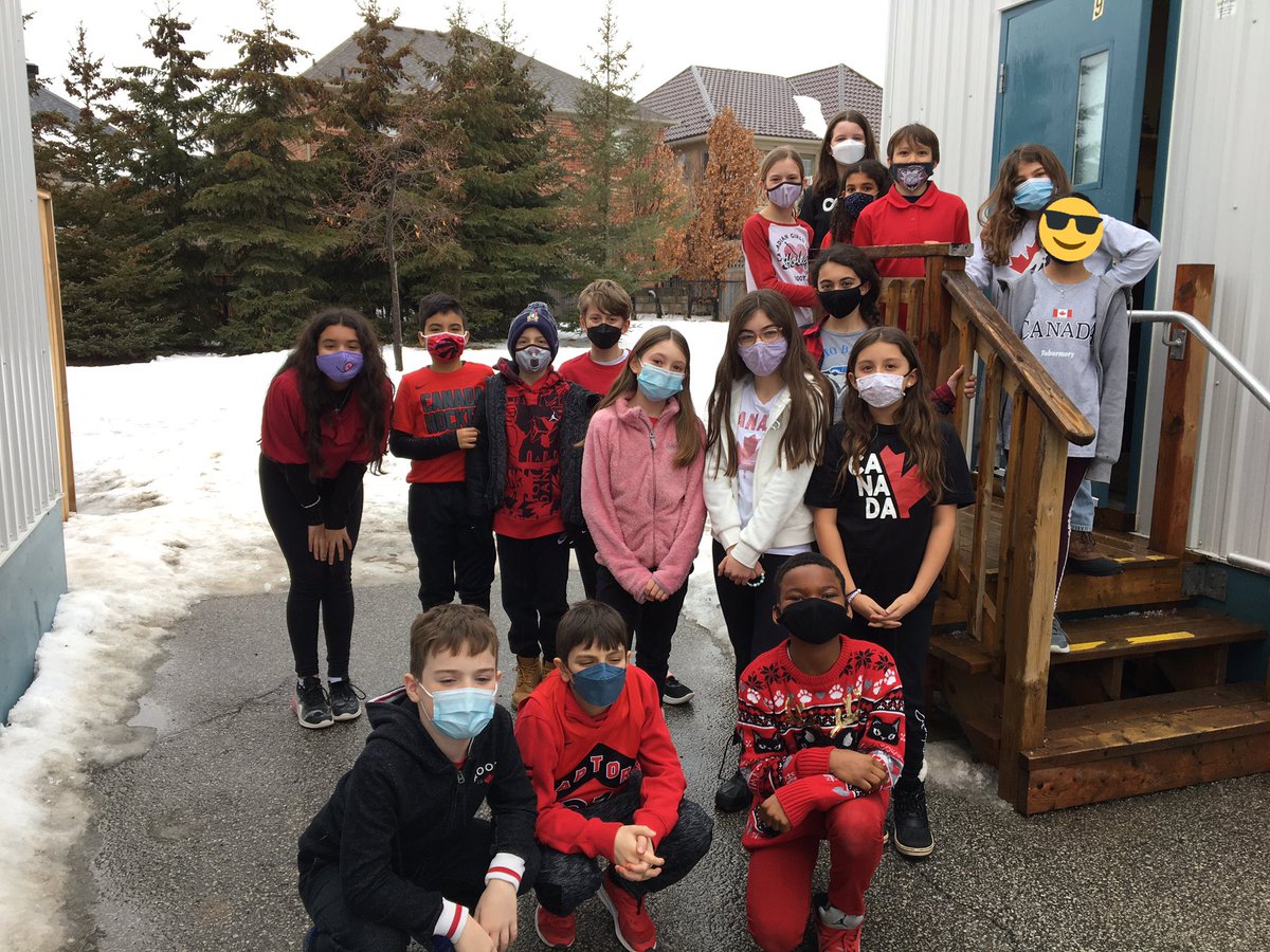 MsTeacherTam's tweet photo. Nos cœurs @StMaryOakville sont remplis de fierté et de joie pour @Equipe_Canada / Our hearts are filled with pride &amp; joy for @TeamCanada ❤️🇨🇦❤️ @missrosehart https://t.co/4Dy6AxHM59