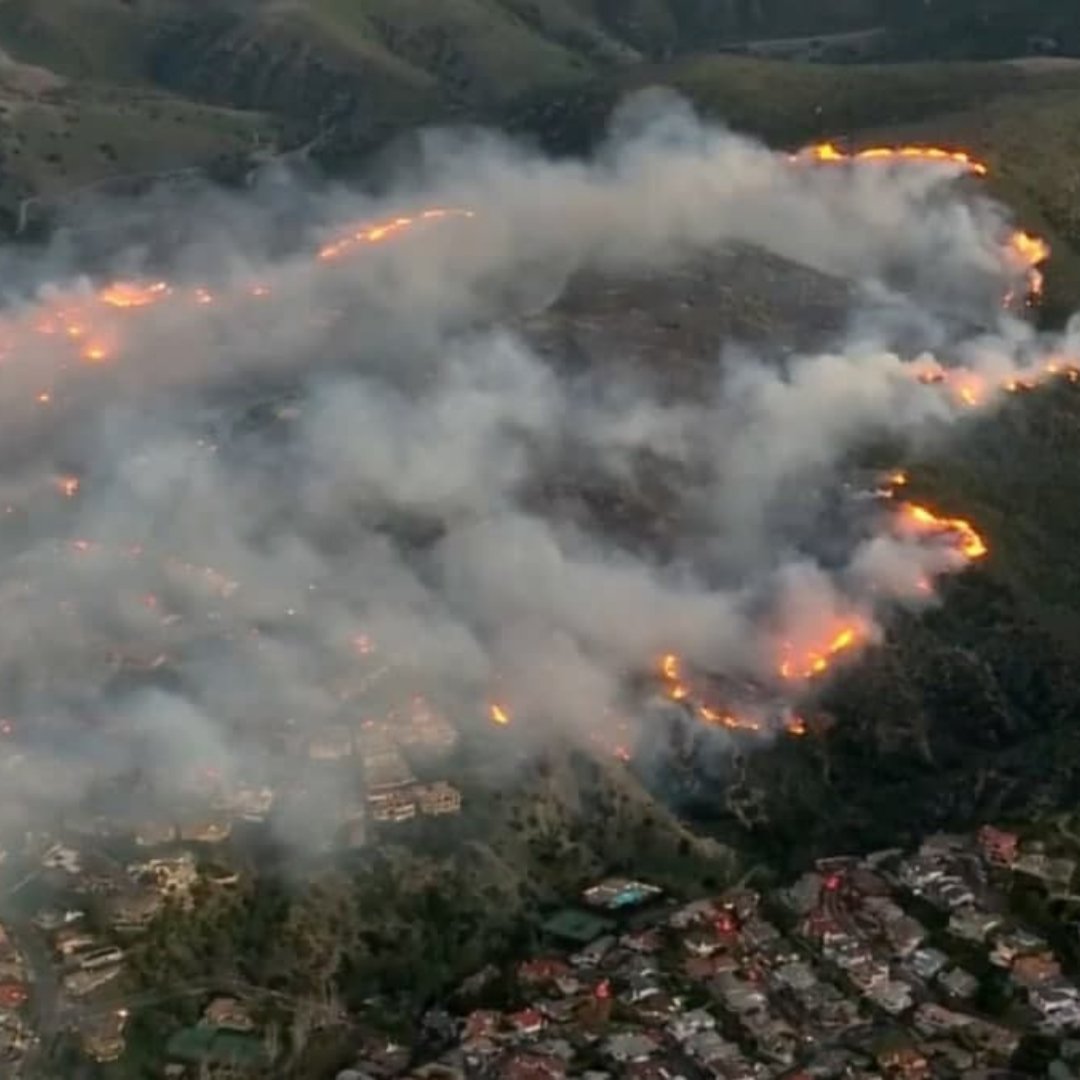 Лесной пожар в калифорнии. Лесной пожар в Лос Анджелесе 2021. Лесные пожары в Калифорнии, США (2017, 2018). Лесные пожары в Калифорнии 2018. Пожары в Калифорнии 2020.