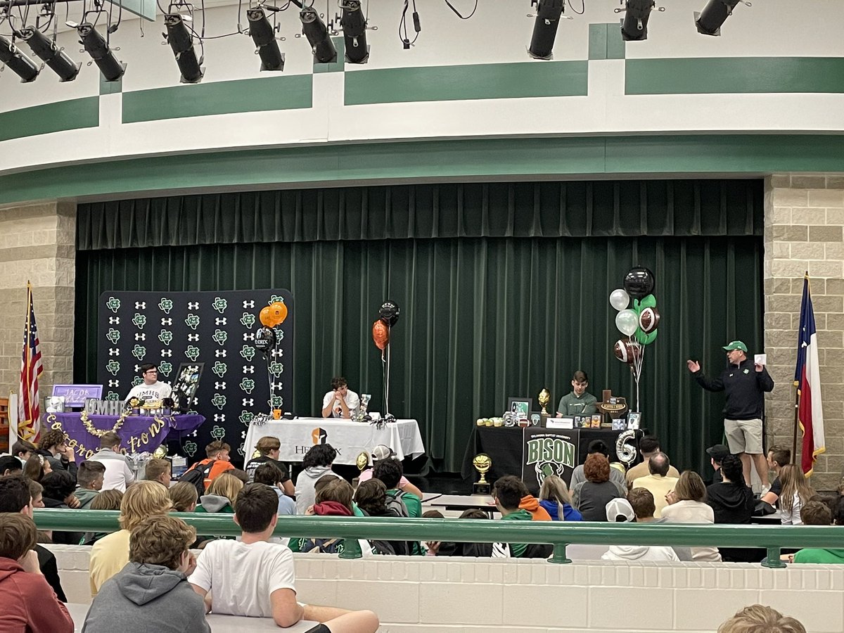 cmhsfoxsoccer's tweet photo. Congratulations to all three awesome Fox athletes signing to their respective colleges today. Thanks for everything &amp; best of luck! @Jacob_Hall2968 @jettplane03 @JasonThomason1 @CaddoMillsHS @CaddoMillsISD @FoxUnleash @CaddoClub @luke__allison @KodiCrane #FoxPride https://t.co/5Grbx0S7vk