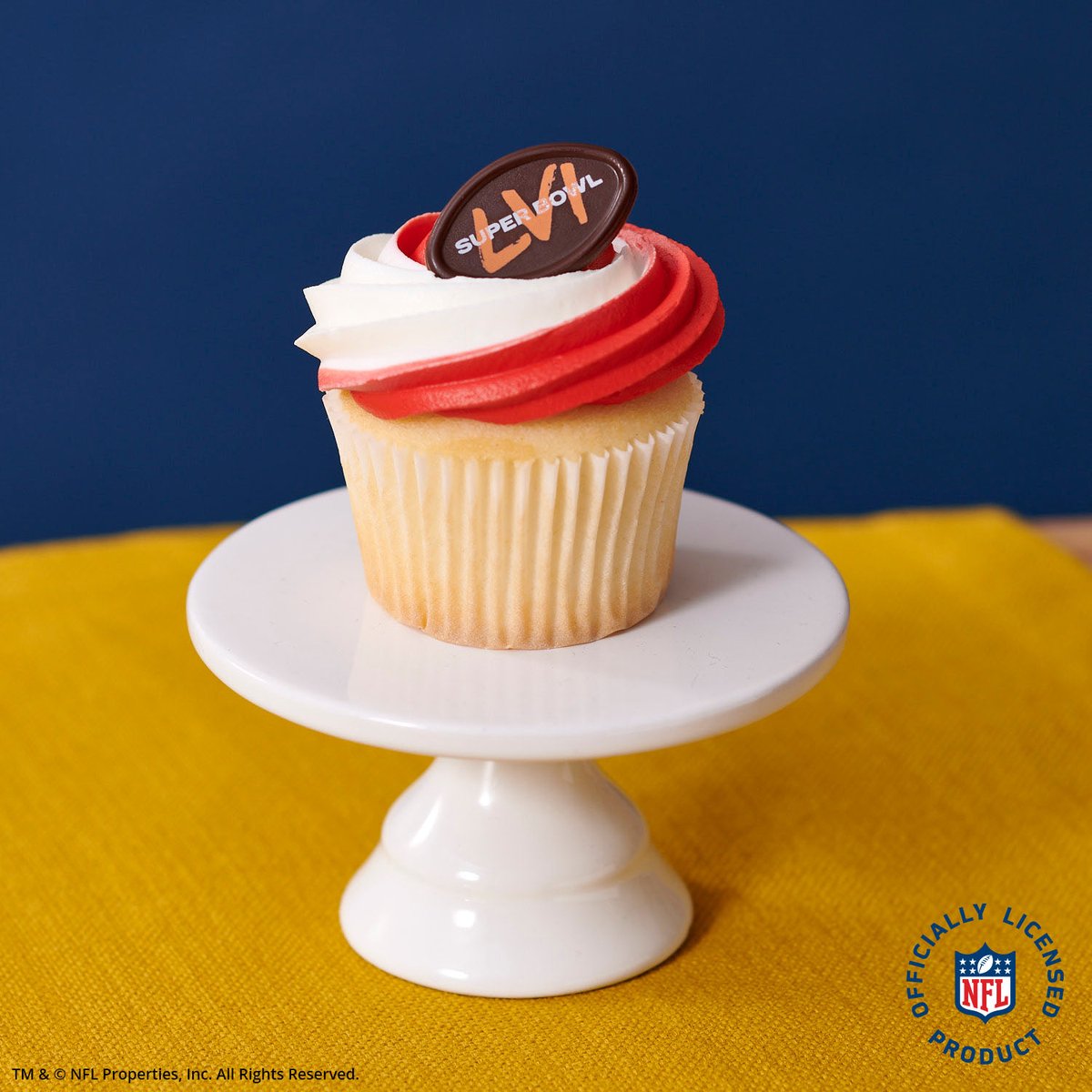 DecoPac's tweet photo. Support your favorite team with an Officially NFL licensed cake and cupcakes. Pass us the fork. #NFL #NFLCake #SuperBowl #SuperBowlTailgate #SuperBowlTreats https://t.co/mAF6CfKZD6