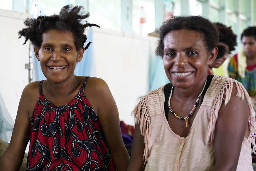 Thirty-six-year-old Robin Balo is bleeding out. His friend has two hands pushed against his thigh, trying to stem the flow of blood from his femoral artery. His wife strokes his head, begging him not to die, as health workers run to set up a surgery. abc.net.au/news/2022-02-1…