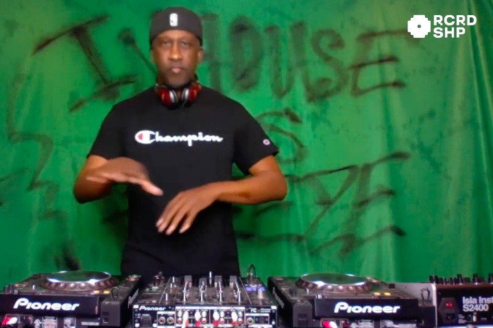 PhileasFoggs's tweet photo. Kick your FRIDAY off with this EXCLUSIVE @rcrdshp Mix from @djtoddterry
https://t.co/0GQYQbFqFp
Mix starts at 44 mins (but the interview is worth a listen too)
TURN IT UP AND DANCE #MusicIsValuable #HereComesTheDrop https://t.co/WquDx06F1Q