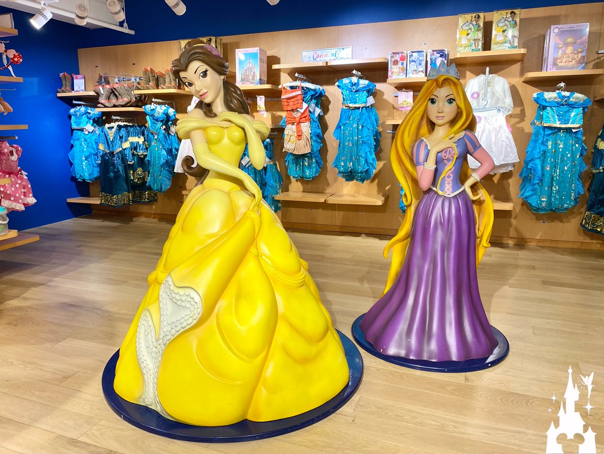 dlrpnc's tweet photo. The remaining items and stocks will be transferred in the coming days to the Disney Store on Champs-Élysées, the only Disney Store still open in France. 🛍✨

Thank you to the Cast Members of the Disney Stores for sharing the magic. ✨ Good luck in your future projects ! 🏰💕 https://t.co/S1BO2TDkaO